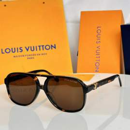 Picture of Louis Vuitton Sunglasses _SKUfw79339270fw